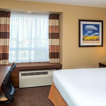 Microtel Inn & Suites By Wyndham Red Deer Exteriör bild