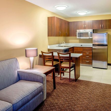 Microtel Inn & Suites By Wyndham Red Deer Exteriör bild