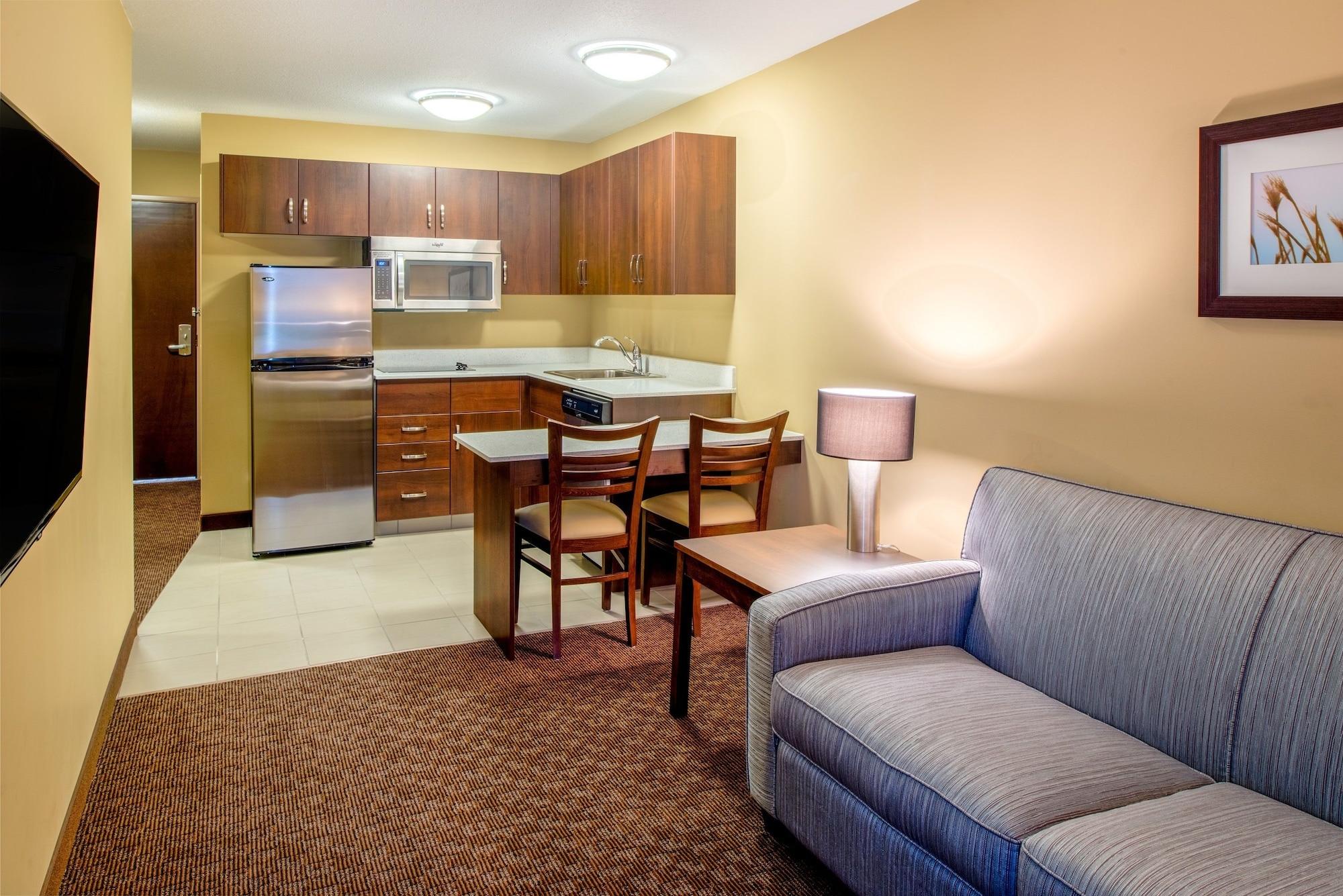 Microtel Inn & Suites By Wyndham Red Deer Exteriör bild