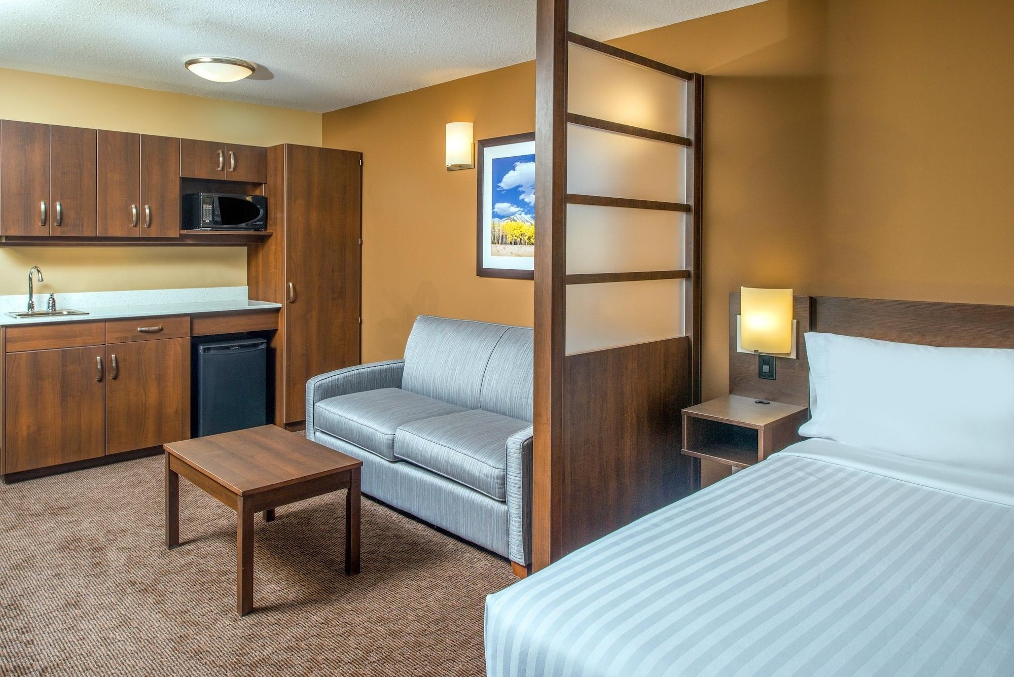 Microtel Inn & Suites By Wyndham Red Deer Exteriör bild
