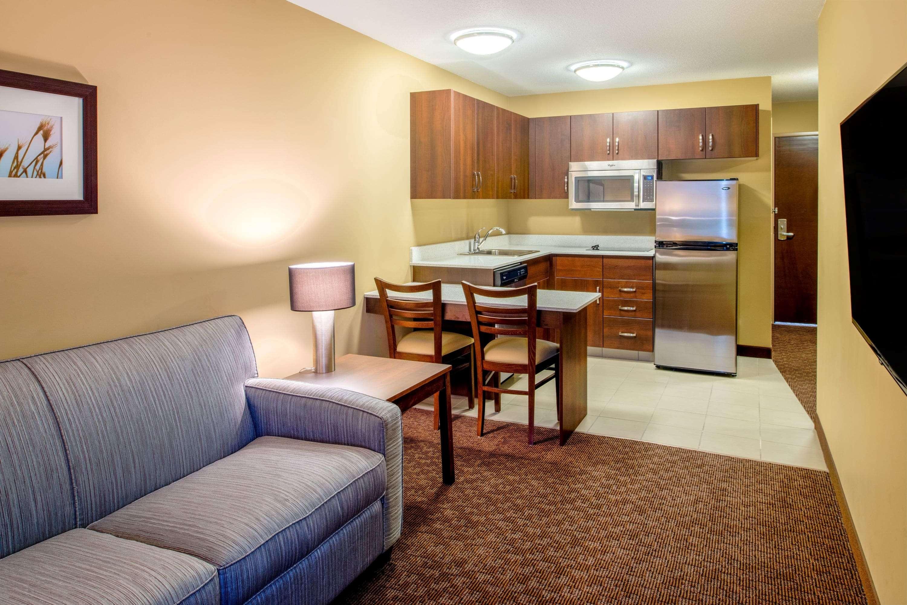 Microtel Inn & Suites By Wyndham Red Deer Exteriör bild