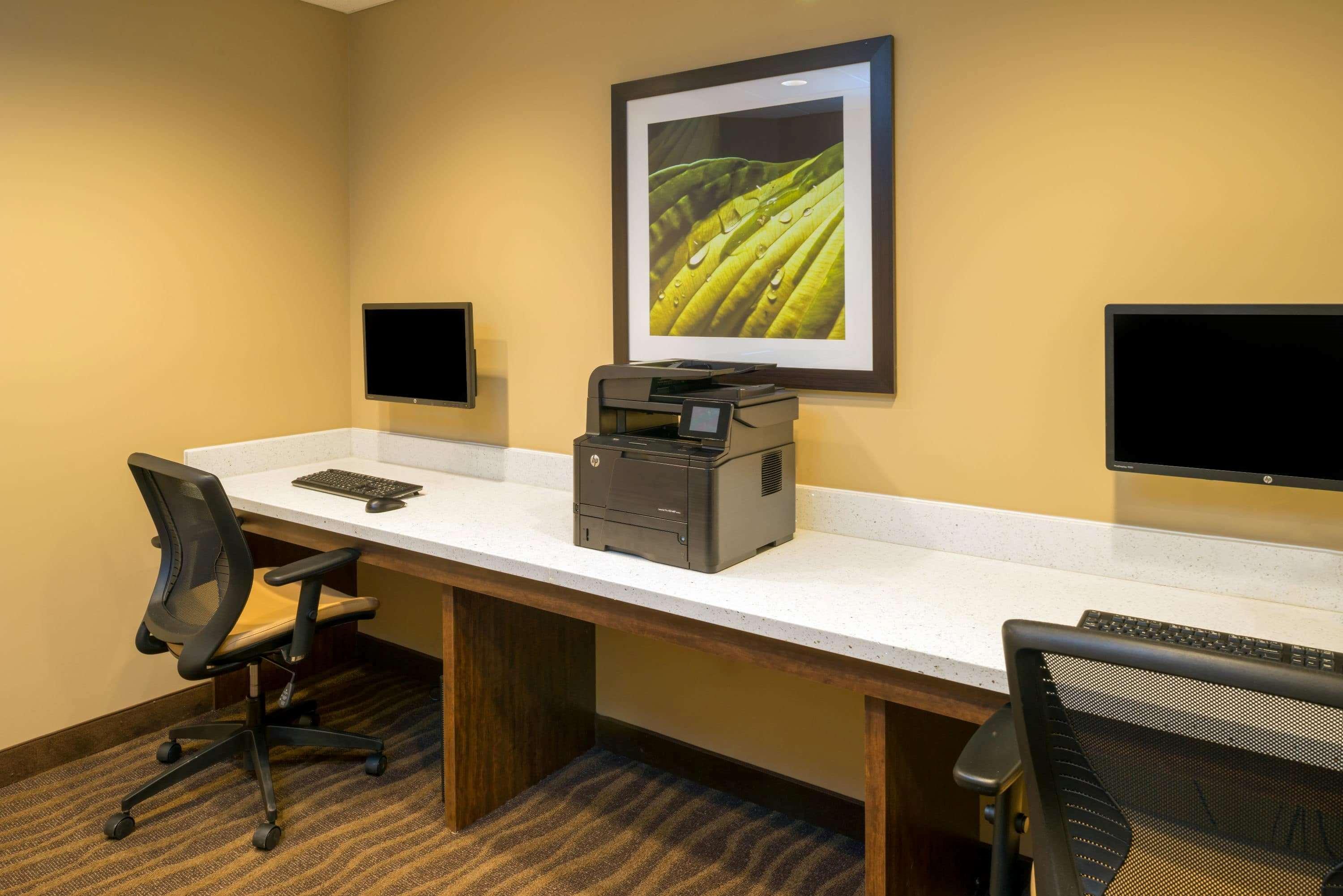 Microtel Inn & Suites By Wyndham Red Deer Exteriör bild