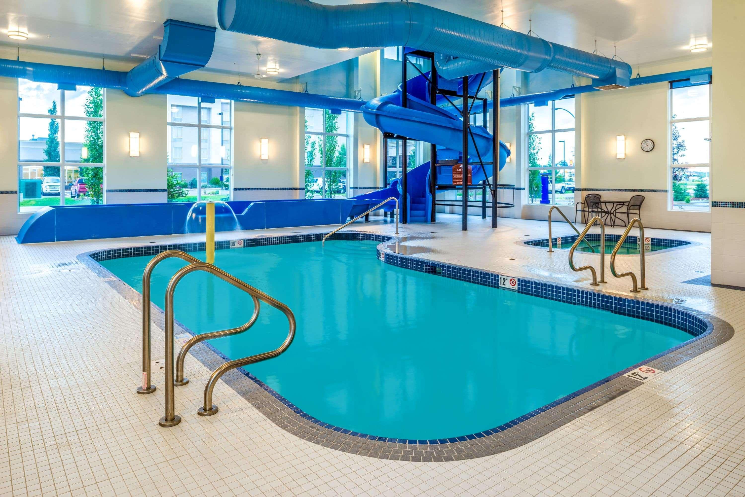 Microtel Inn & Suites By Wyndham Red Deer Exteriör bild