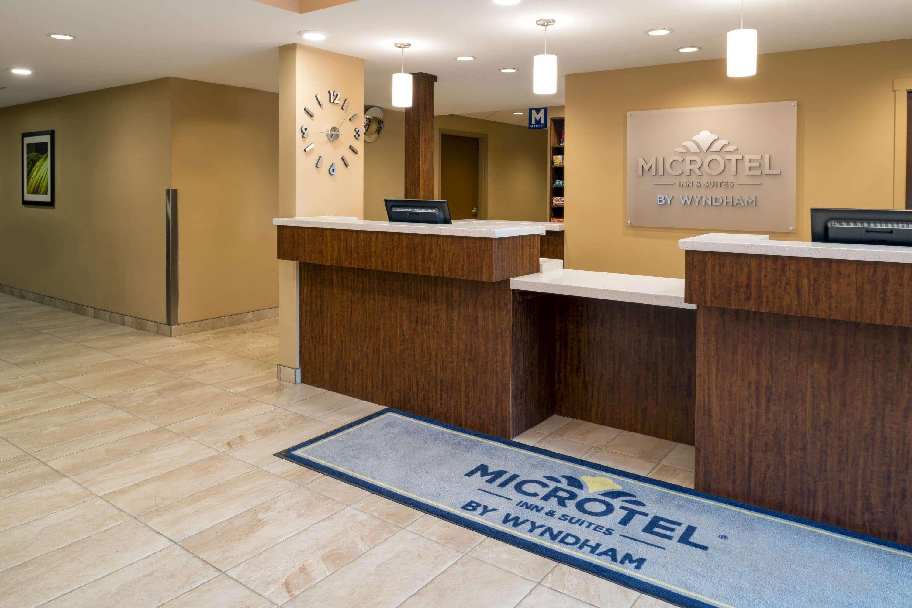 Microtel Inn & Suites By Wyndham Red Deer Exteriör bild