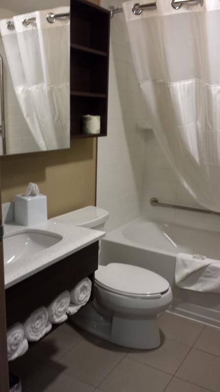 Microtel Inn & Suites By Wyndham Red Deer Rum bild