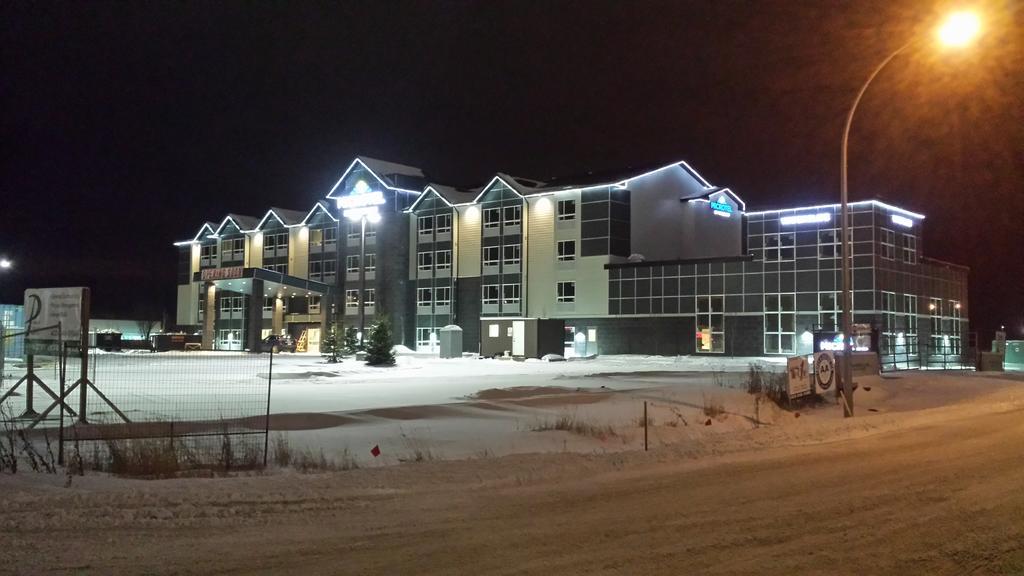 Microtel Inn & Suites By Wyndham Red Deer Exteriör bild